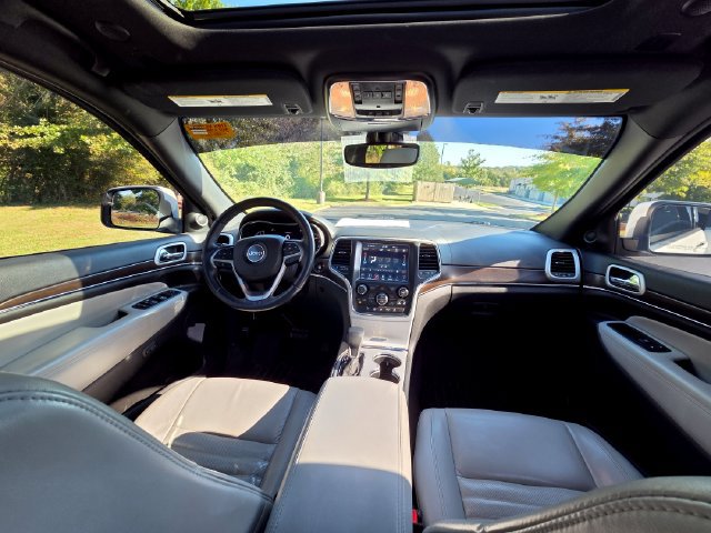 Used 2018 Jeep Grand Cherokee Limited AWD/4WD image 32