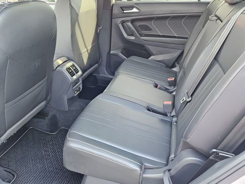 Certified 2022 Volkswagen Tiguan SE R-Line FWD image 10