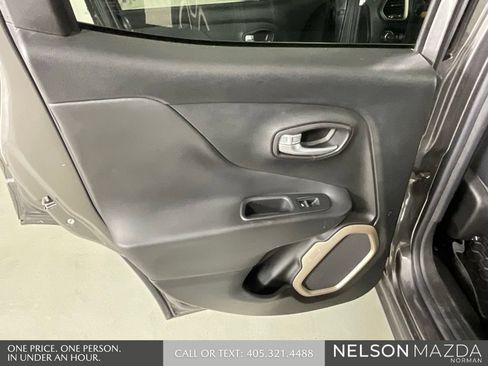 Used 2016 Jeep Renegade Limited FWD image 18