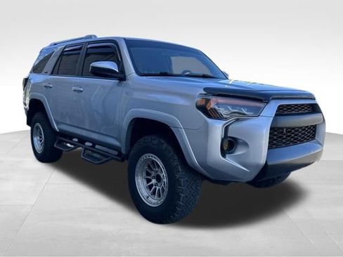 Used 2016 Toyota 4Runner SR5 RWD image 7