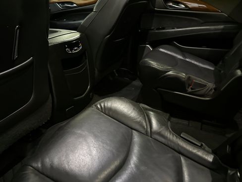 Used 2018 Cadillac Escalade ESV Luxury image 14