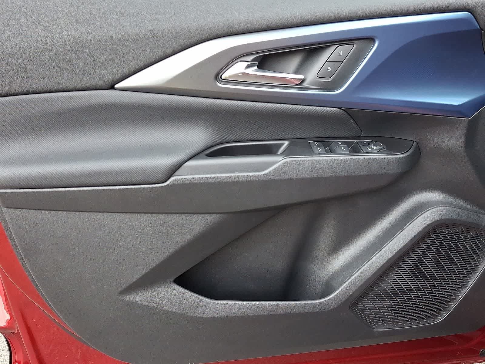 New 2025 Chevrolet Equinox EV LT FWD image 8