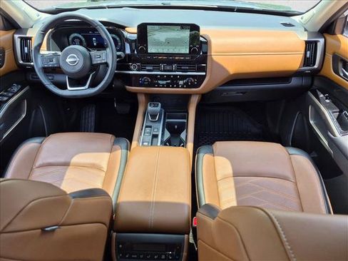 Used 2024 Nissan Pathfinder Platinum w/ Black Appearance Package FWD image 16
