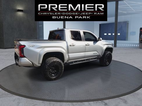 Used 2025 Toyota Tacoma TRD Sport AWD/4WD image 8