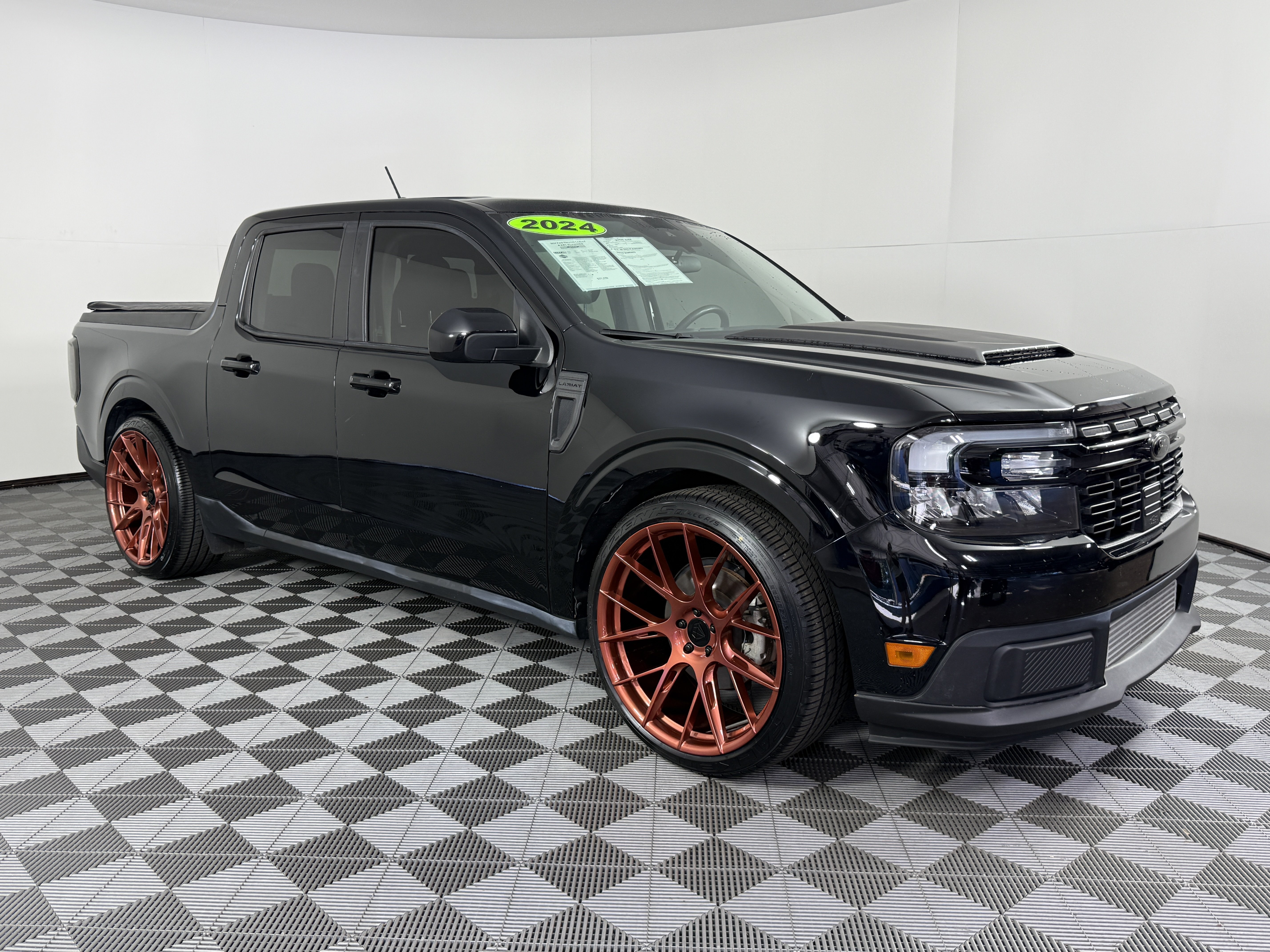 Used 2024 Ford Maverick Lariat w/ Black Appearance Package AWD/4WD image 1