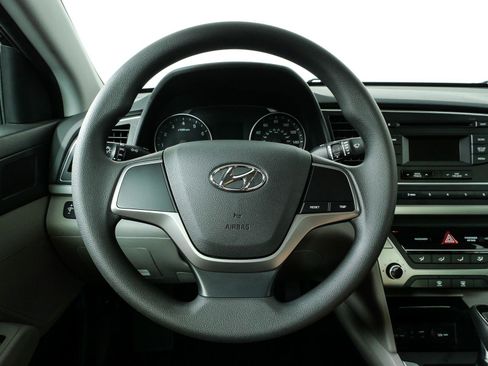 Used 2017 Hyundai Elantra SE FWD image 9
