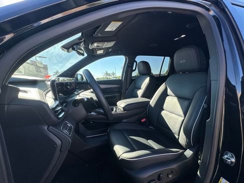 Used 2025 Buick Enclave Sport Touring image 24