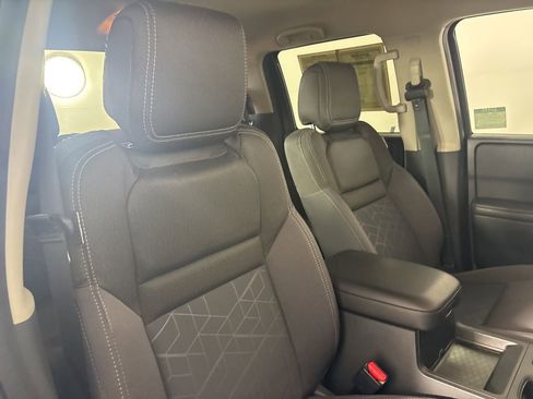 Used 2025 Nissan Frontier SV image 26