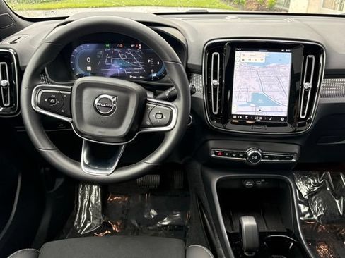 Used 2025 Volvo XC40 B5 Plus AWD/4WD image 19