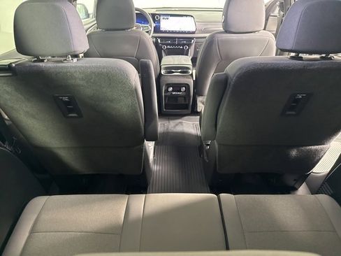 Used 2024 Chevrolet Traverse LT image 18