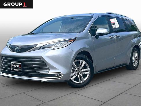 Used 2025 Toyota Sienna Limited AWD/4WD image 1