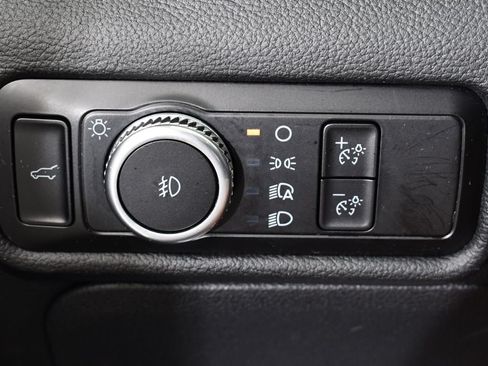 Used 2023 Ford Explorer XLT w/ Equipment Group 202A AWD/4WD image 31