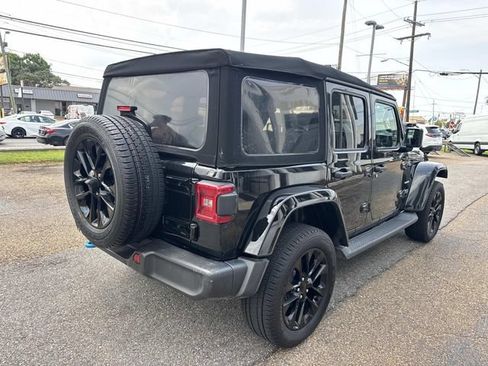 Used 2022 Jeep Wrangler Unlimited Sahara w/ Cold Weather Group AWD/4WD image 6