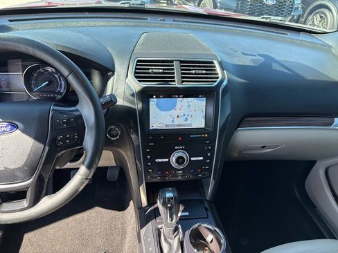 Used 2019 Ford Explorer Limited w/ Class III Trailer Tow Package image 9