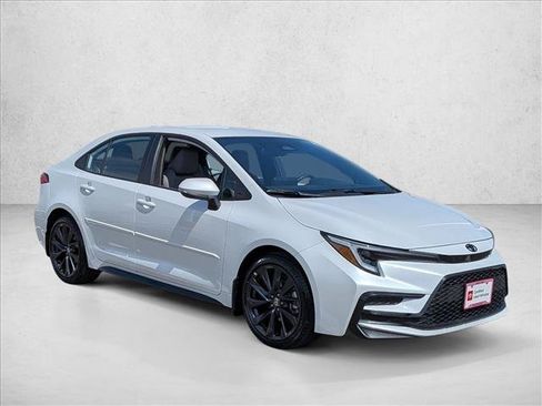 Certified 2023 Toyota Corolla SE w/ Carpet Mat Package (TMS) FWD image 3