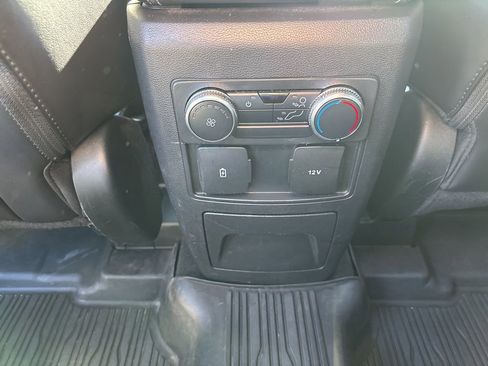 Used 2022 Ford Explorer XLT w/ Equipment Group 202A image 17