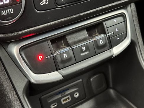 Used 2024 GMC Terrain SLT image 20