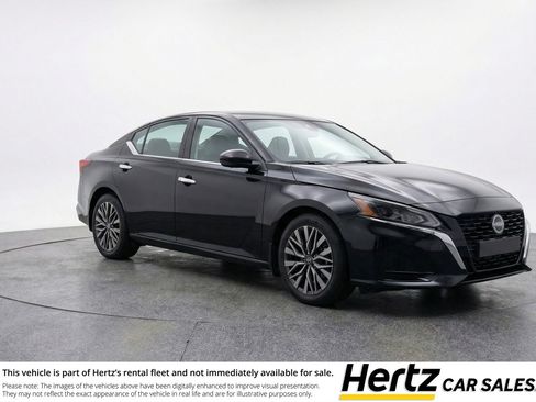 Used 2025 Nissan Altima 2.5 SV FWD image 1