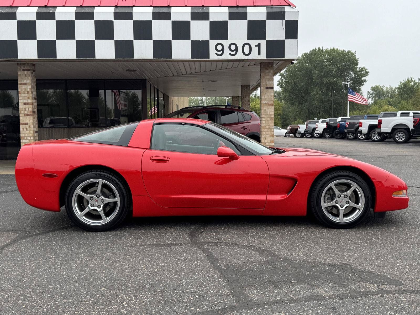 Used 2001 Chevrolet Corvette Coupe w/ Preferred Equipment Group2 RWD image 8