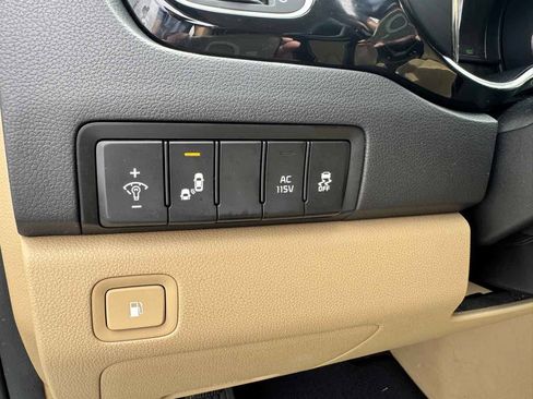 Used 2016 Kia Sedona SX FWD image 41