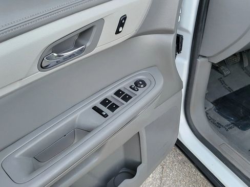 Used 2017 Chevrolet Traverse LS FWD image 13
