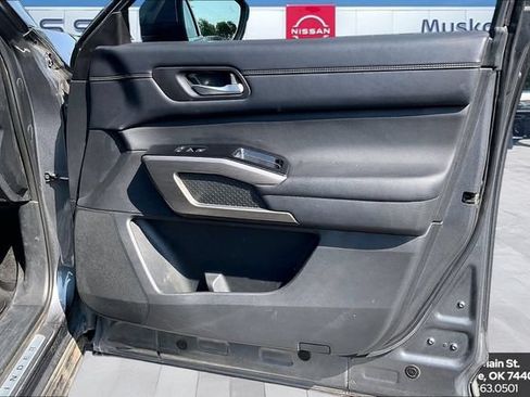 Used 2023 Nissan Pathfinder Platinum FWD image 28