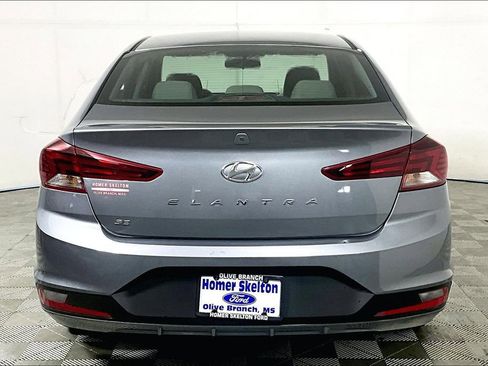 Used 2019 Hyundai Elantra SE image 4