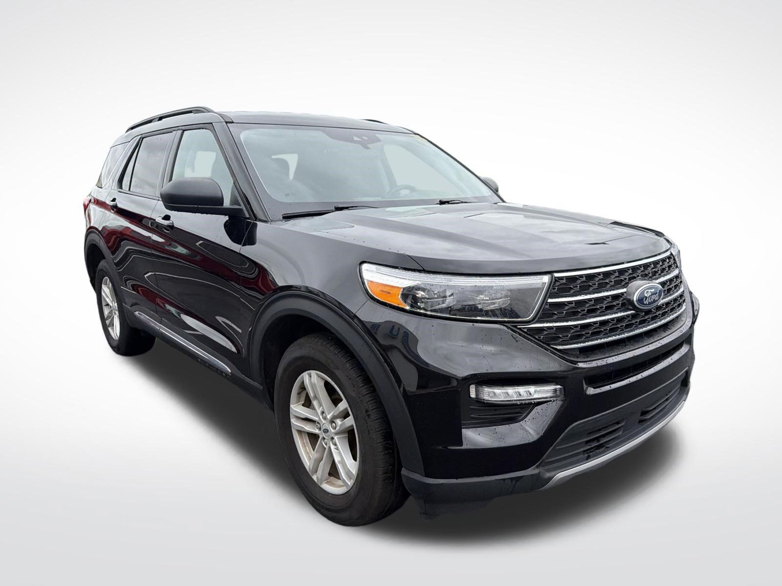 Used 2024 Ford Explorer XLT w/ Equipment Group 202A AWD/4WD image 4