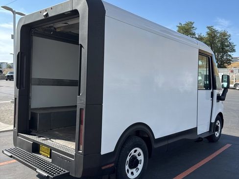 New 2025 Chevrolet Brightdrop 400 w/ Battery Pack, Max Range image 8