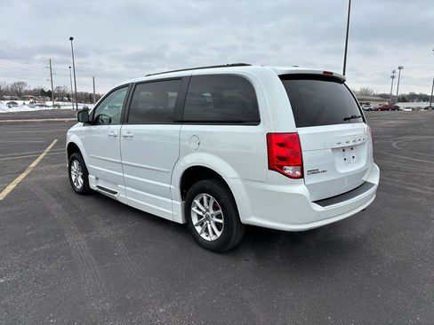 Used 2014 Dodge Grand Caravan SXT image 5