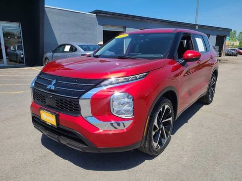 Used 2022 Mitsubishi Outlander ES FWD image 1