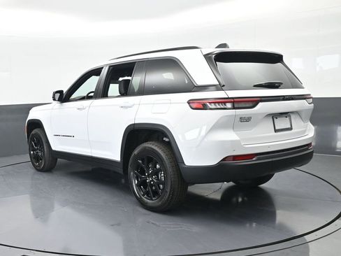 New 2026 Jeep Grand Cherokee Altitude RWD image 4