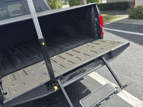 Used 2019 Ford F150 Lariat w/ Equipment Group 502A Luxury AWD/4WD image 7