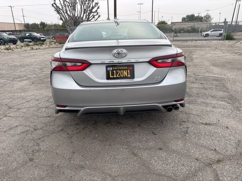 Used 2022 Toyota Camry SE image 4