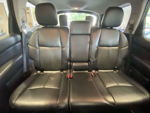 Used 2019 Nissan Pathfinder SL AWD/4WD image 25