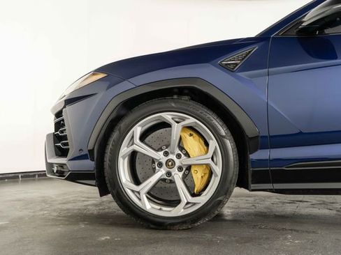 Used 2019 Lamborghini Urus image 12