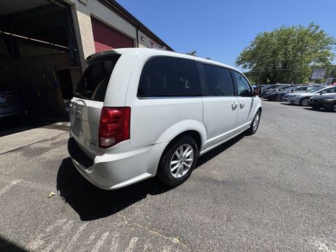 Used 2019 Dodge Grand Caravan SXT FWD image 8