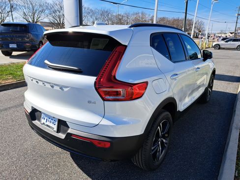 New 2026 Volvo XC40 B4 Core w/ Climate Package image 3