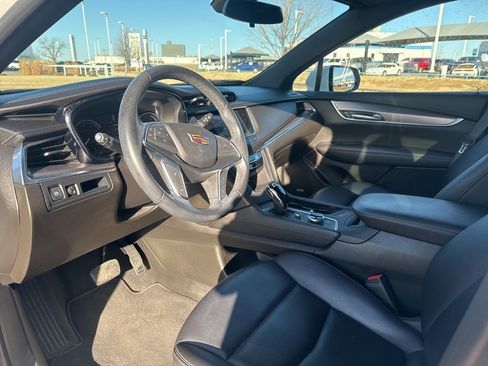 Used 2023 Cadillac XT5 Luxury image 2
