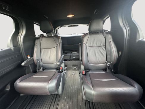 Used 2025 Toyota Sienna XSE FWD image 12