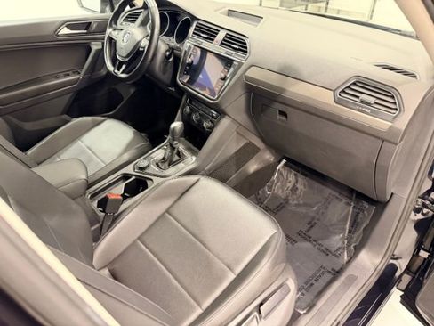 Used 2018 Volkswagen Tiguan SE AWD/4WD image 26