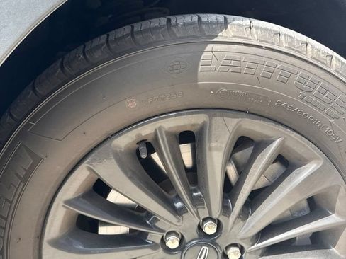 Used 2023 Lincoln Nautilus AWD w/ Premium Package image 10