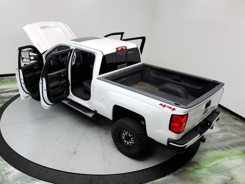 Used 2019 Chevrolet Silverado 2500 High Country w/ Duramax Plus Package image 34