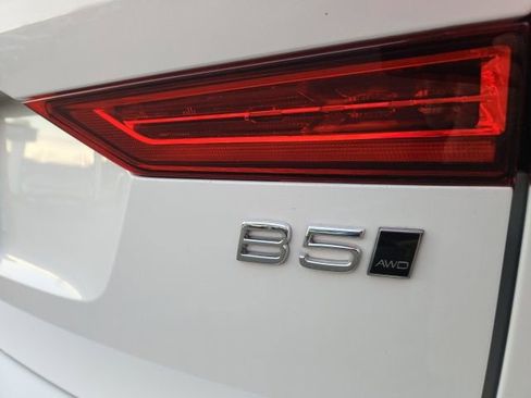 Certified 2025 Volvo XC60 B5 Plus image 5