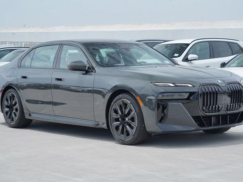 New 2026 BMW 740i w/ Premium Package RWD image 3