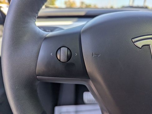 Used 2023 Tesla Model Y Performance image 27