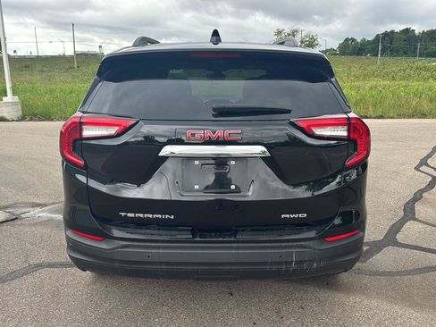 Used 2024 GMC Terrain SLE w/ Driver Convenience Package AWD/4WD image 4