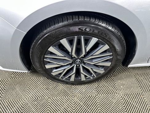 Used 2024 Nissan Altima 2.5 SV image 10