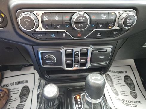 Used 2021 Jeep Wrangler Unlimited Sahara w/ Cold Weather Group AWD/4WD image 18