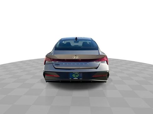 Used 2025 Hyundai Elantra SEL FWD image 8